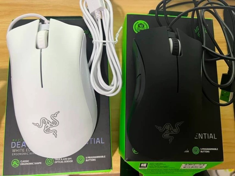 全新未拆封雷蛇炼狱蝰蛇标准版鼠标 海外版(外贸标准版)售价仅为国行1/3,功能和手感与国行一致,无溢价。 购买须知 1. 全国包邮(新疆、西藏、内蒙古等偏远地 全新未拆封雷蛇炼狱蝰蛇标准版鼠标 海外版(外贸标准版)售价仅为国行1/3,功能和手感与国行一致,无溢价。 购买须知 1. 全国包邮(新疆、西藏、内蒙古等偏远地